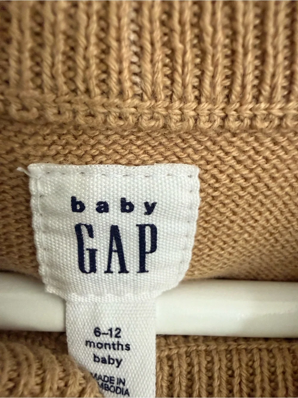 GAP - 6-12m - NWT bear sweater